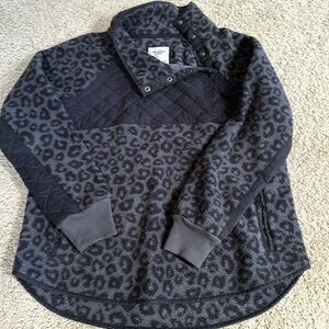 Black leopard print snap-neck sweater/sweatshirt